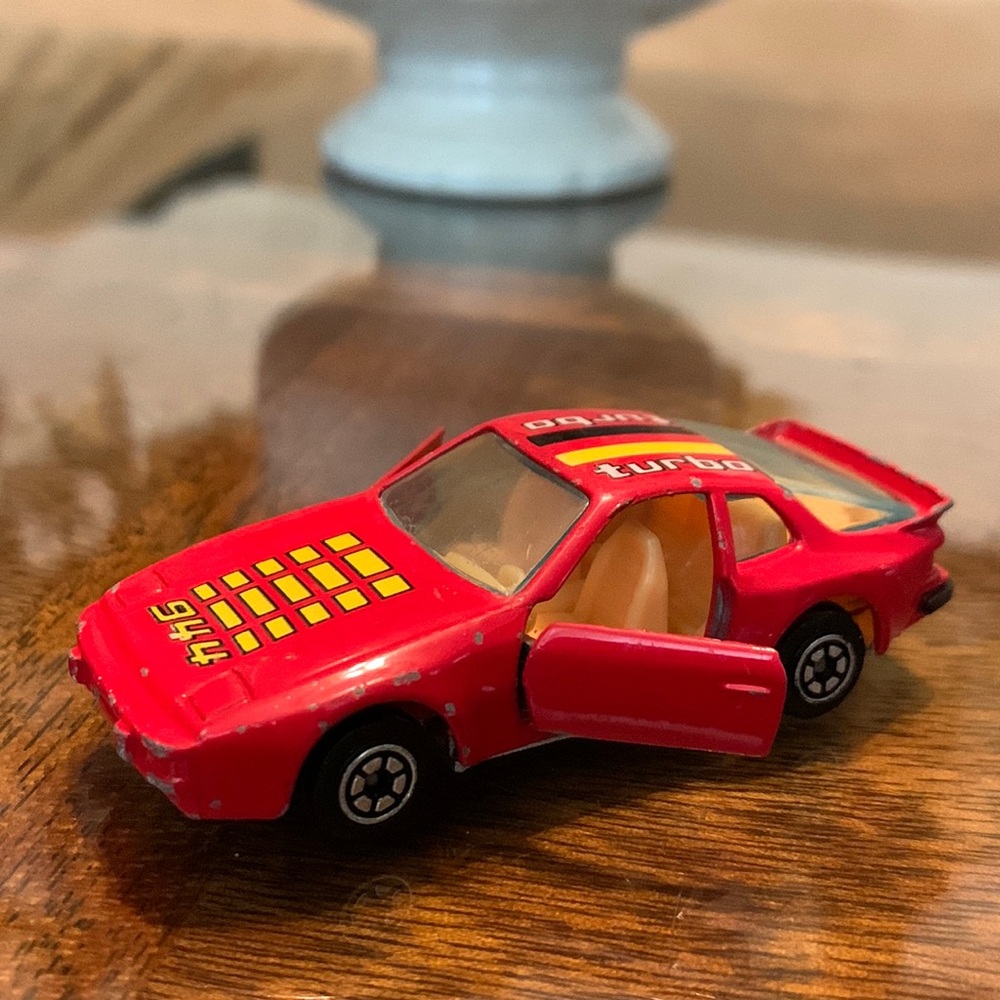 Yatming No. 1089 Red Porsche 944 Turbo 1986 Doors Open Car Metal collectible Toy